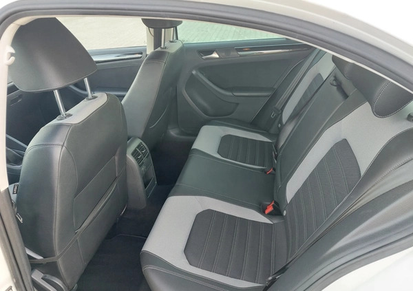 Volkswagen Jetta cena 46500 przebieg: 133586, rok produkcji 2016 z Warszawa małe 154